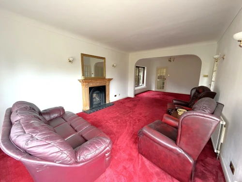 Detached Bungalow Photo 2