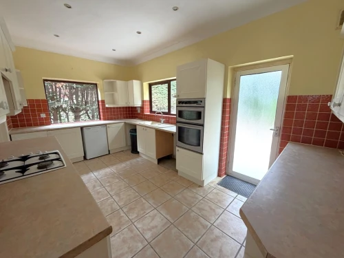 Detached Bungalow Main Photo