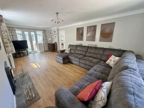 Detached House Photo 3