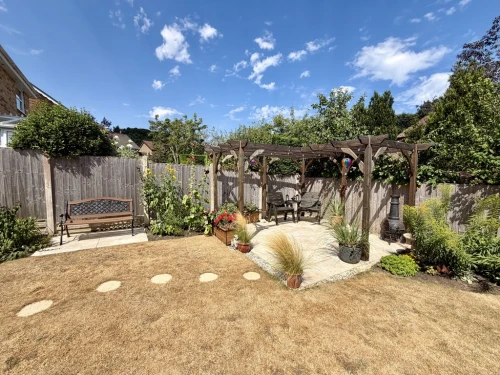 Detached House Photo 4