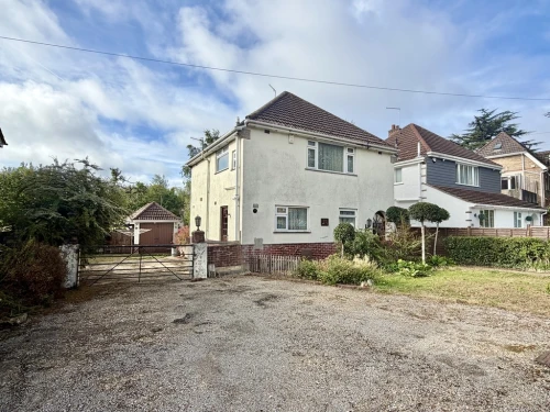 Detached House Main Photo