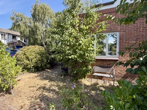 End Terraced House Photo 4