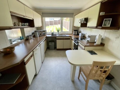 Detached Bungalow Photo 4