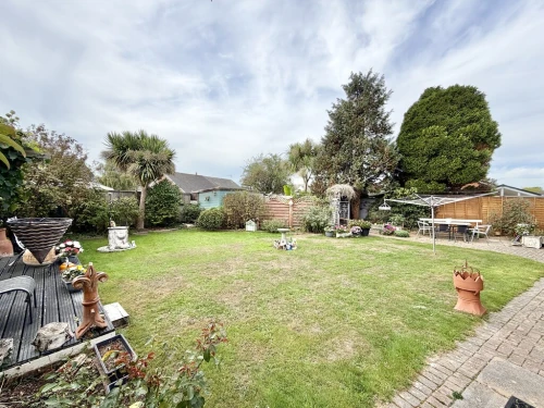Detached House Photo 4