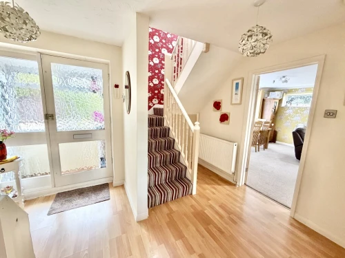 Detached House Photo 2