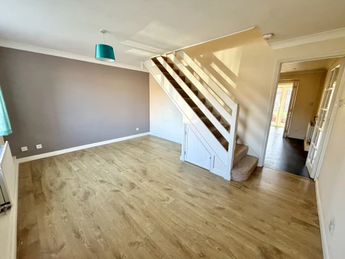 Mid Terraced House Photo 3
