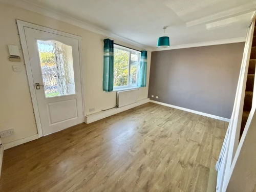 Mid Terraced House Photo 2